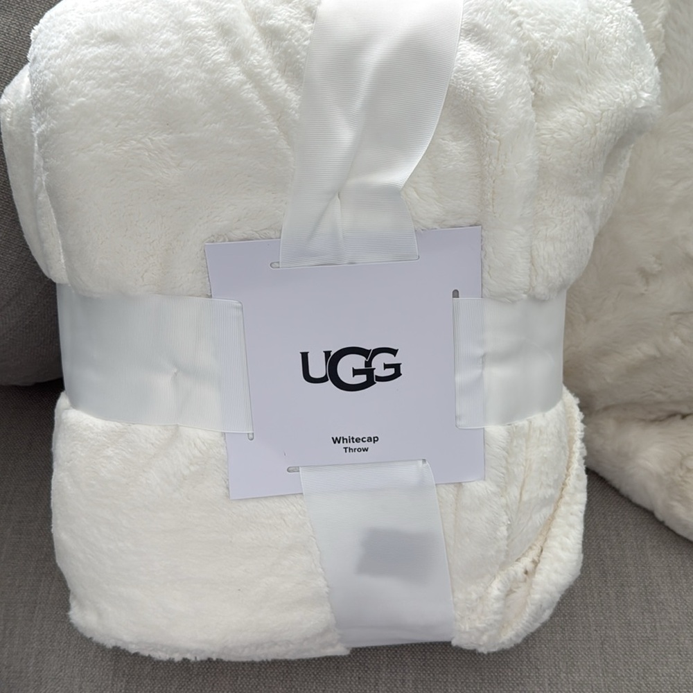 UGG NEW Whitecap Plush Throw - Picture 7 of 7